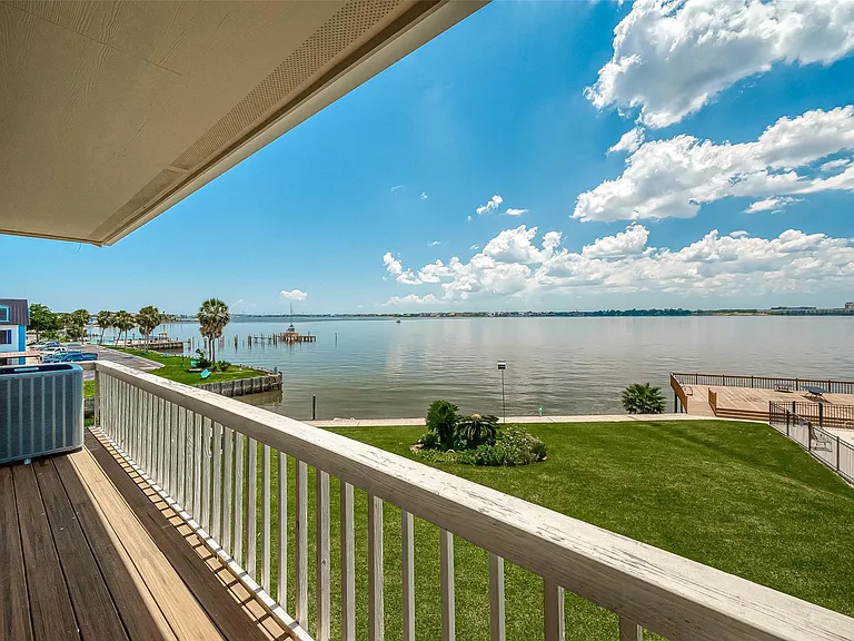 10 Mariner Village Dr — Photo 4