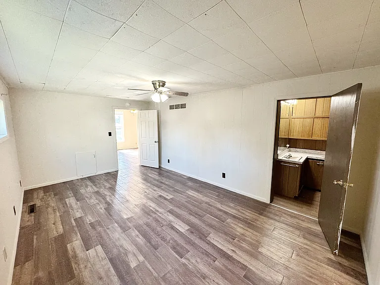 312 Jackson St — Photo 18