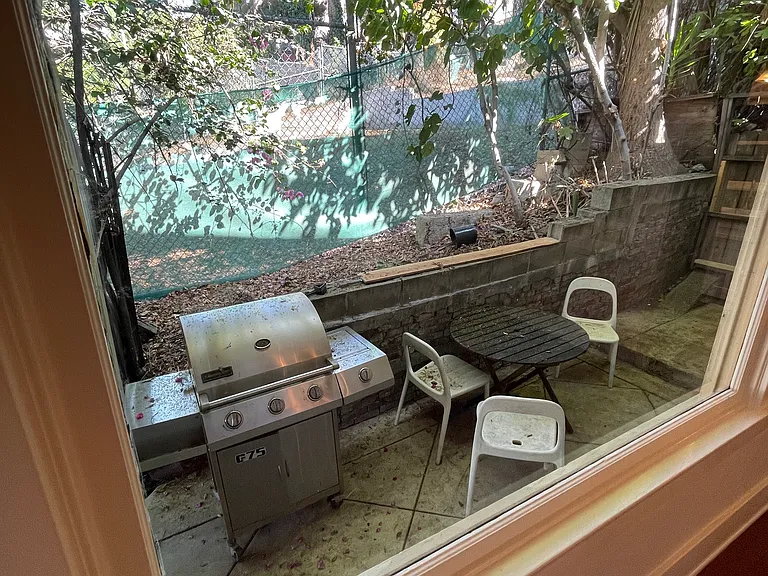 846 Laguna Ave — Photo 10