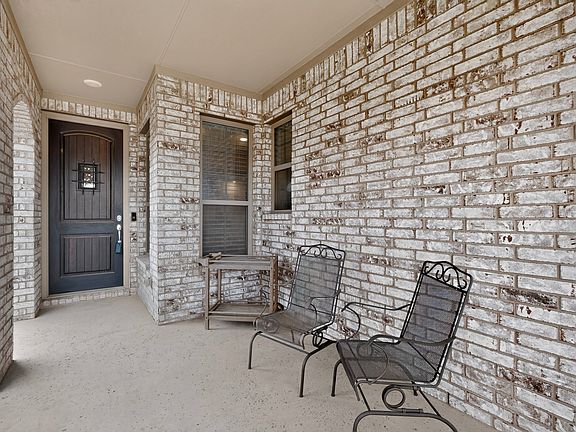 3rd image of 1635 Sweetwater Way