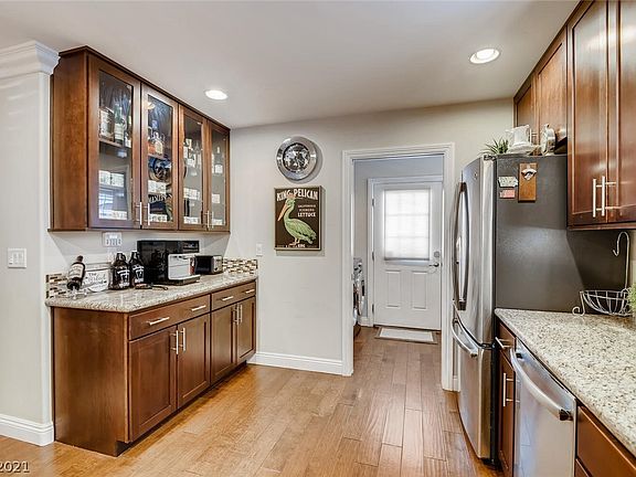4th image of 643 Avenue I