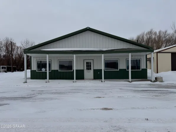 1006 Towner Ave, Larimore, ND 58251