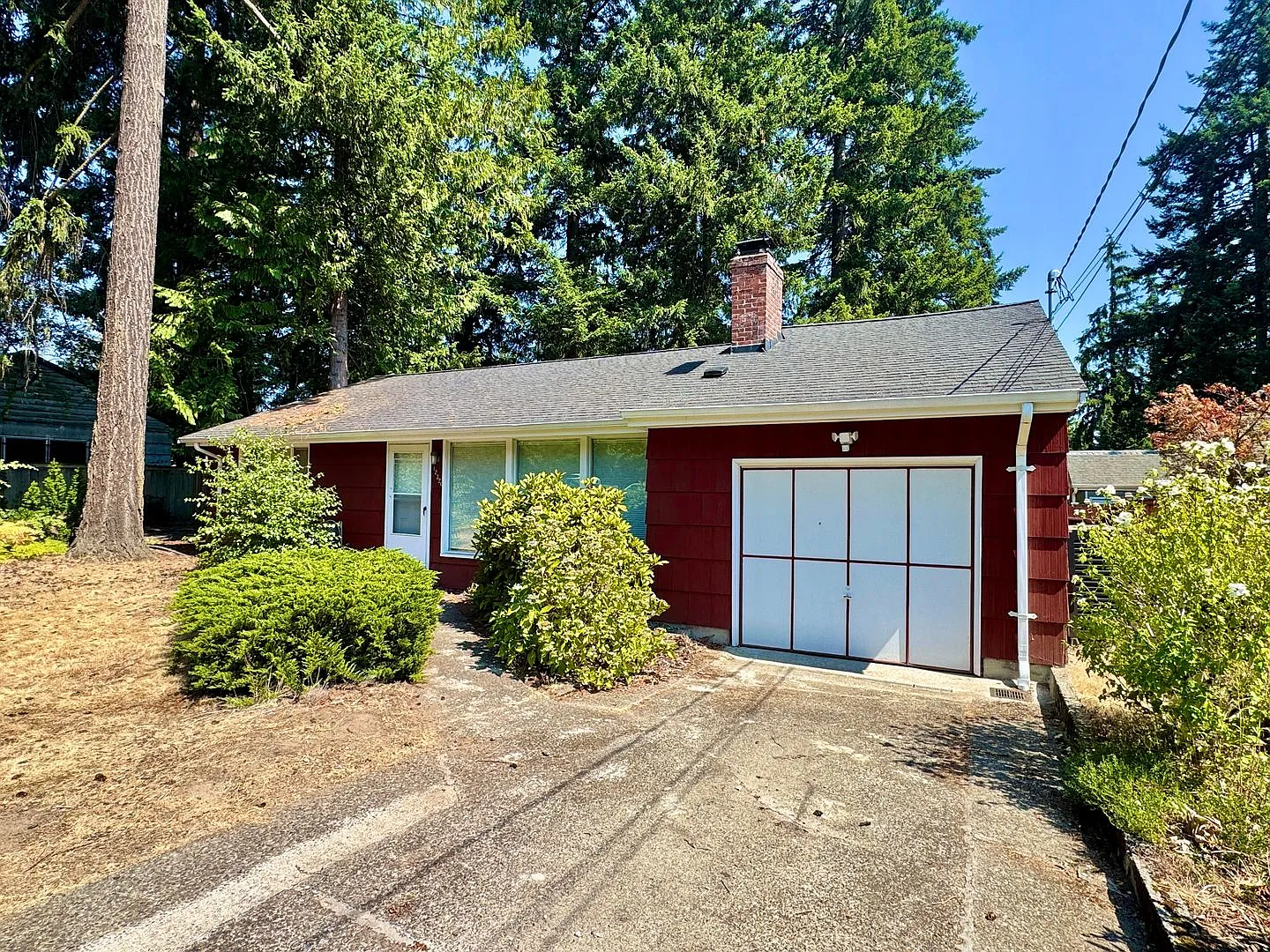 Pinehurst 3 bed, 2 bath with Yard and Garage — Photo 1