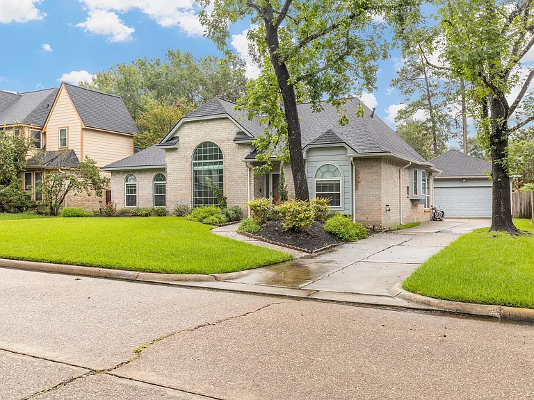 5622 Woodland Creek Dr — Photo 2
