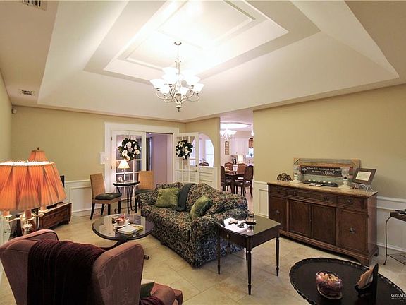 3rd image of 1523 Bluebonnet Ave