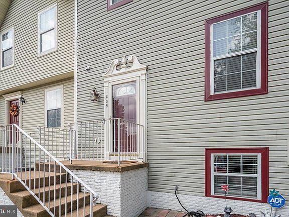 4th image of 205 Mews Ct