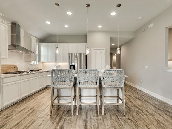 Spacious Kitchen with Eat-in Bartop