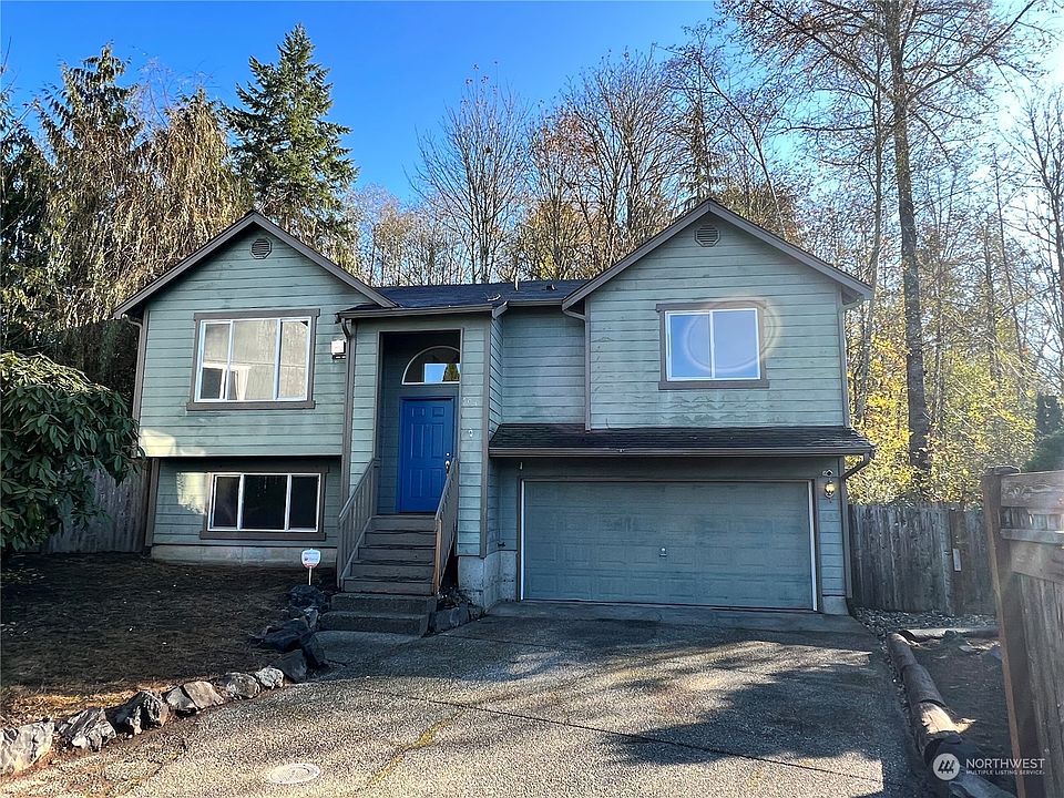 So much potential in this 3bdrm/3bath home in desirable neighborhood! Being sold AS IS. Sitting at the back of the lot gives you quiet and privacy. Bring all your design ideas and make it yours!>