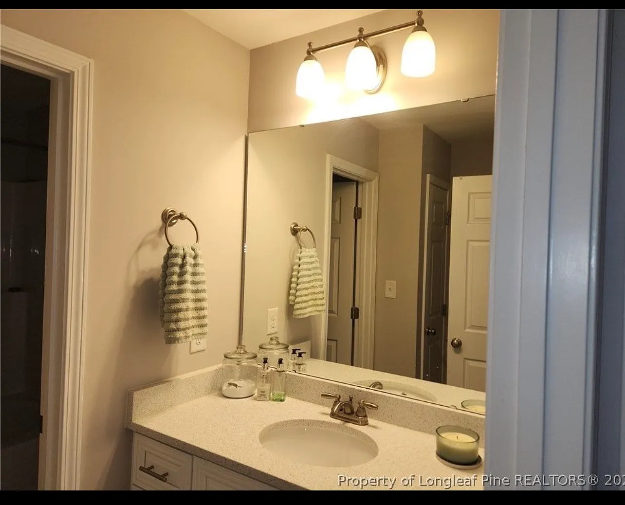 3 bed, 2243 sqft, $3,000 — Photo 2