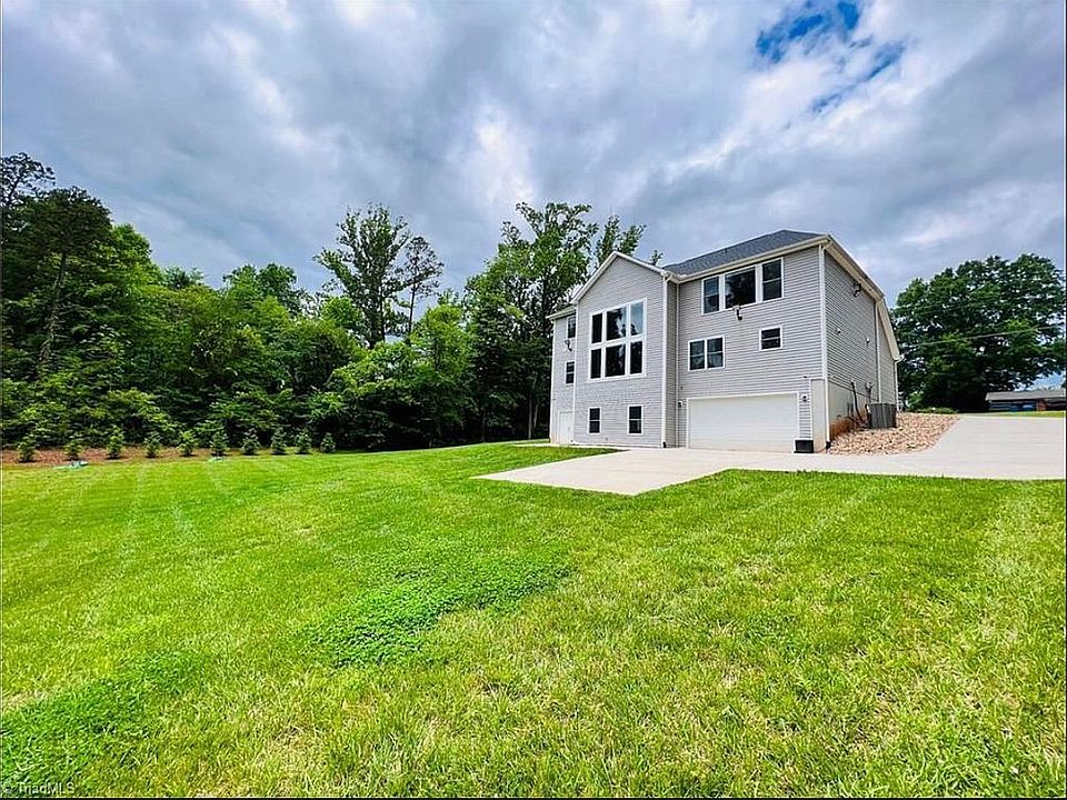 2nd image of 556 Sain Rd