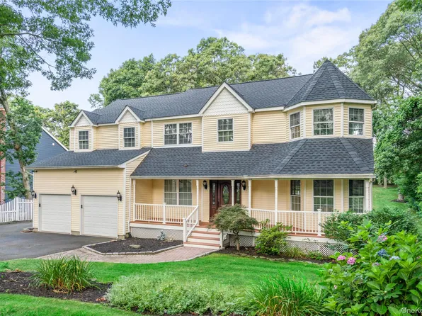 30 Lawrence Road, Kings Park, NY 11754