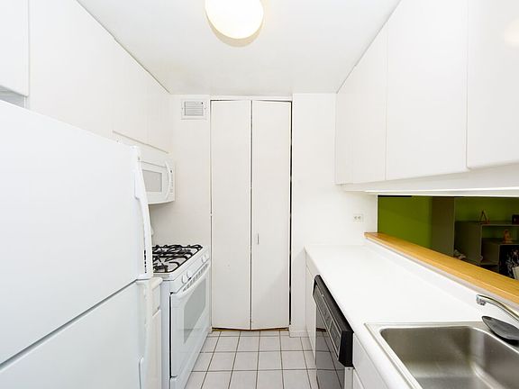 4th image of 295 Greenwich Street