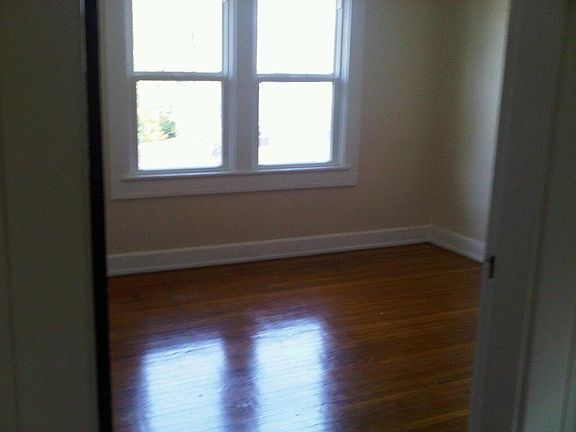 3rd image of 621 E 39th St