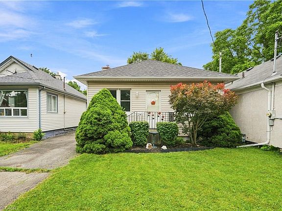 2nd image of 35 Chetwood St