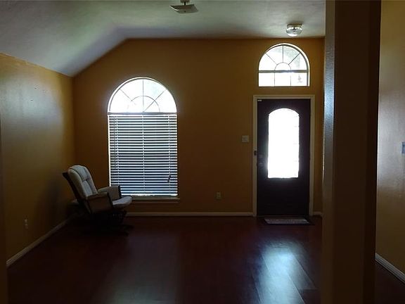 3rd image of 4019 Camelia Glen Ln