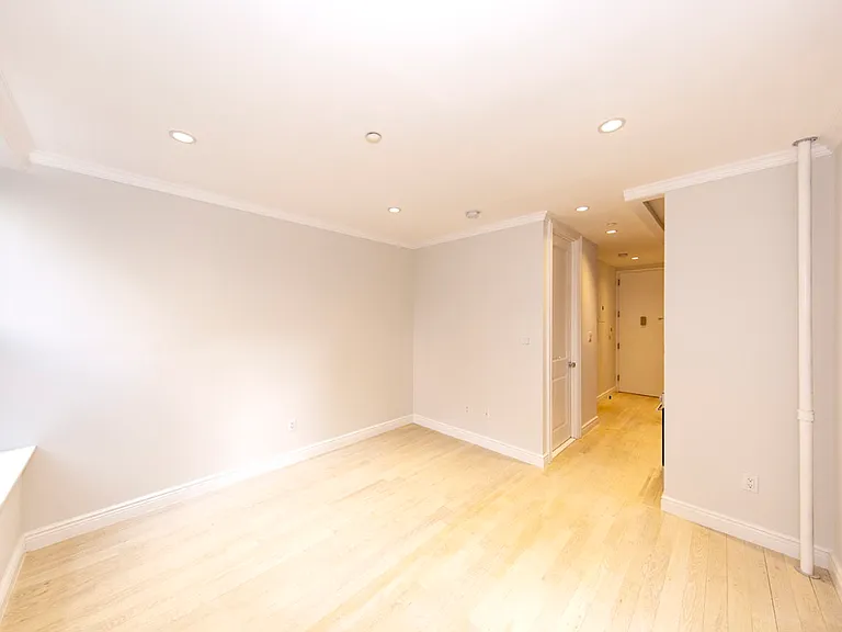 51 W 11th St #RR2 — Photo 5