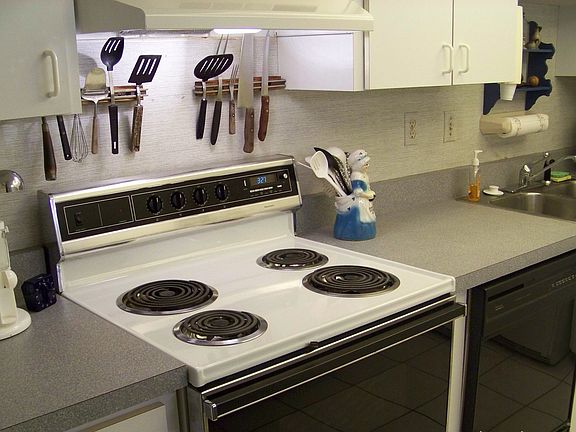 Kitchen left