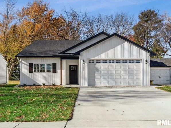 1323 5th Ave, De Witt, IA 52742