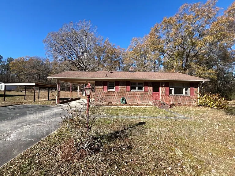 678 Hillsborough Rd — Photo 4