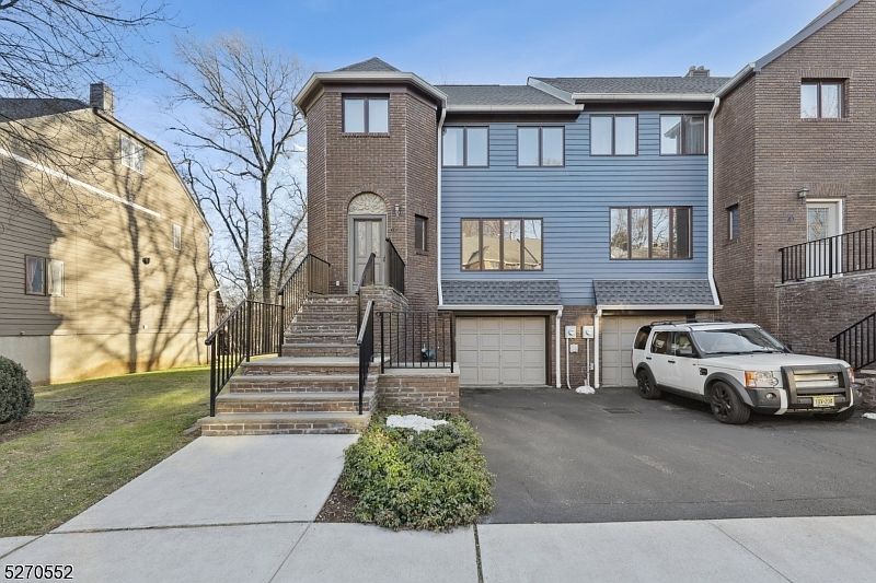 1st image of 23 Village Green Ct