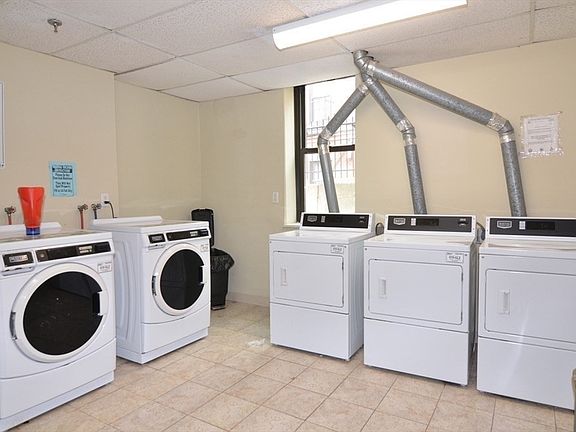 4th image of 9 Blackwood St APT 21