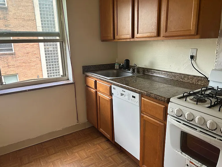 5600 5th Ave — Photo 84