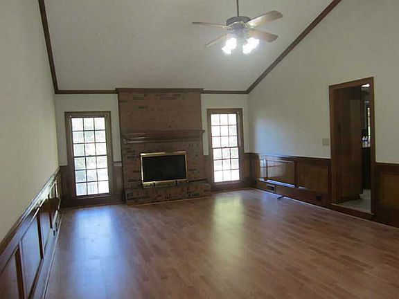 2nd image of 573 Clubland Cir SE