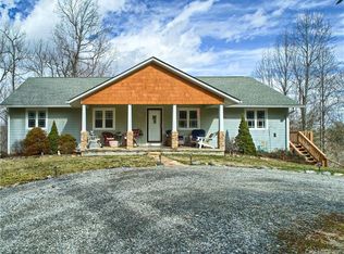 466 Deer Meadow Ln, Hendersonville, NC 28739