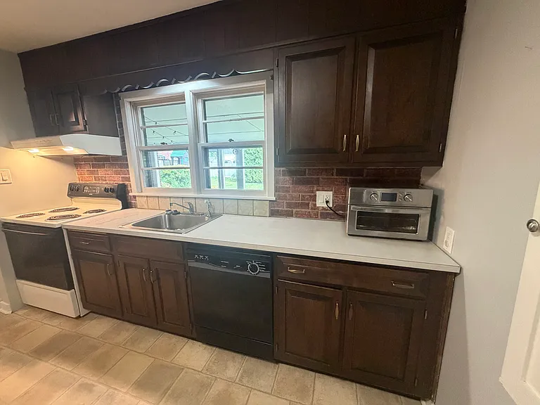 1205 E Wyomissing Blvd — Photo 7
