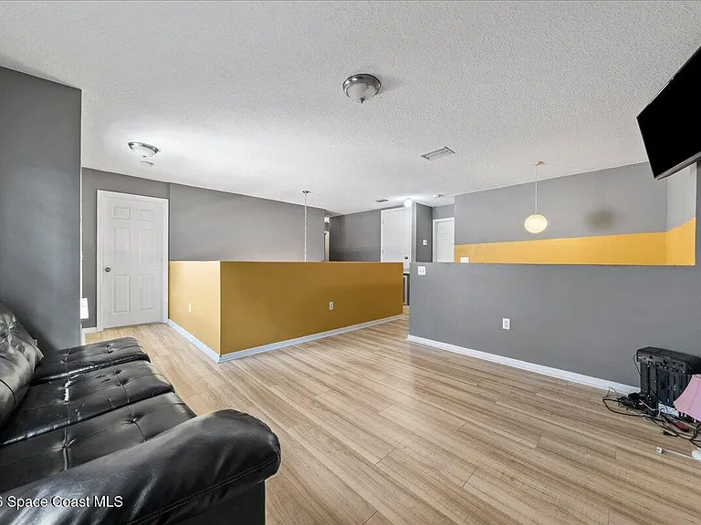 4635 Elena Way — Photo 13