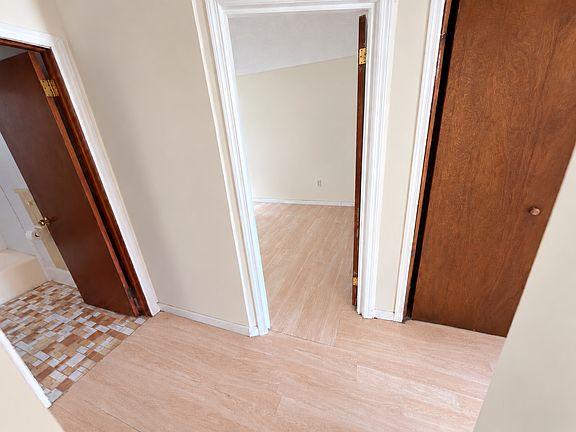 5th image of 34 Royal Oak Dr #F8