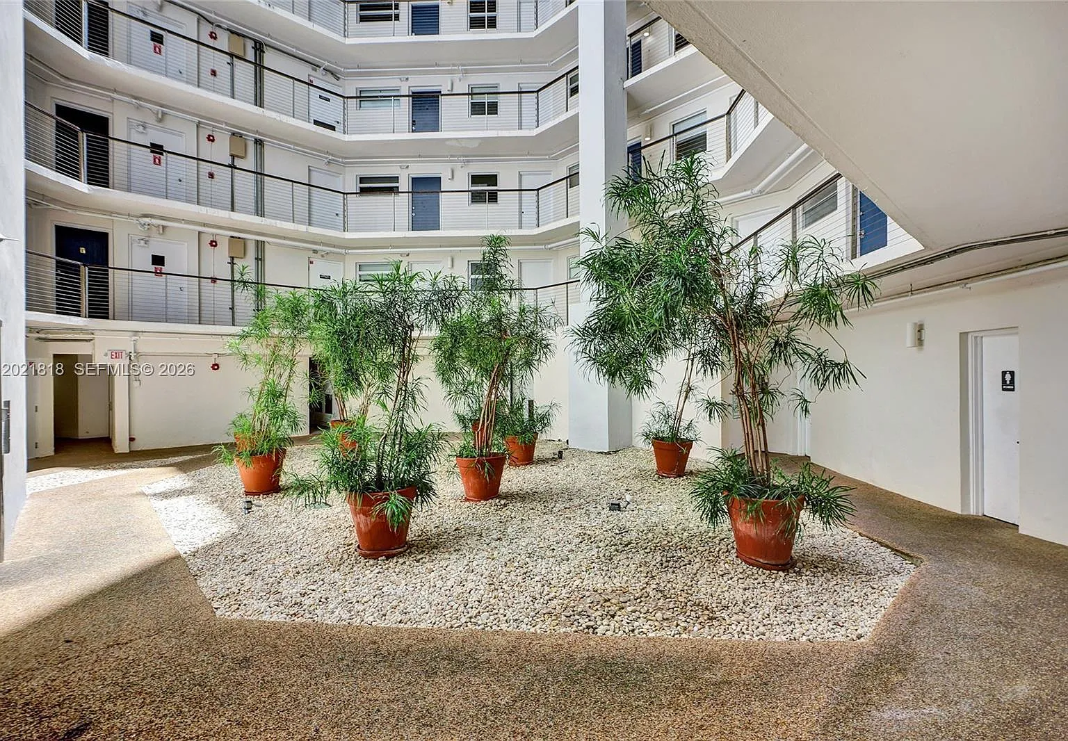 Octagon Towers I Condo — Photo 3