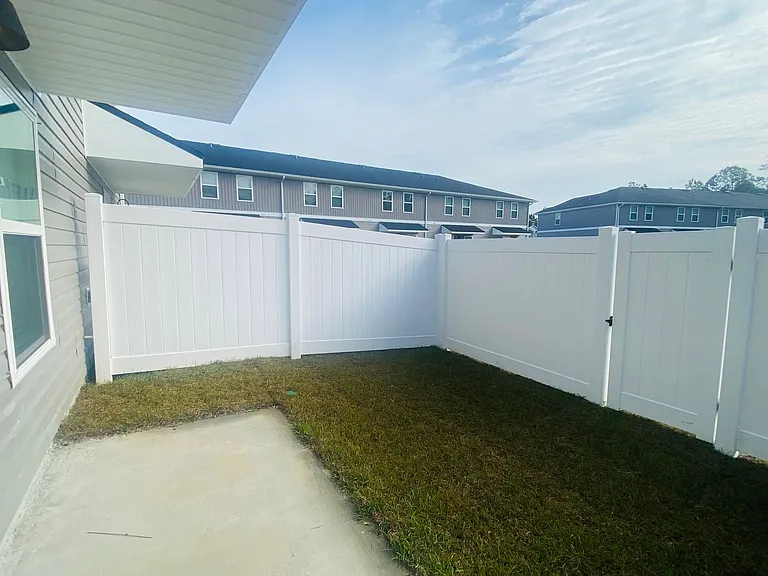 710 E Giese Ln — Photo 22