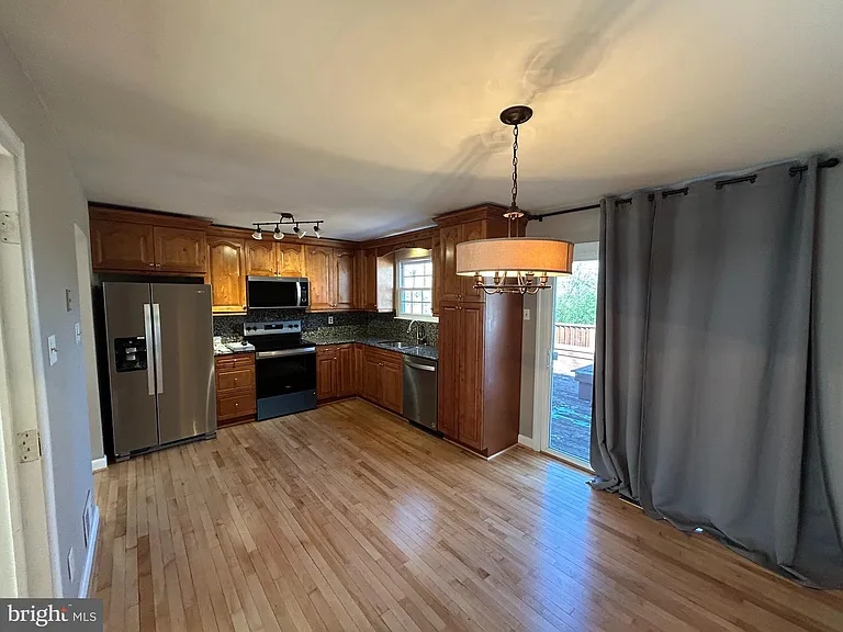 15006 Nebraska Ln — Photo 7
