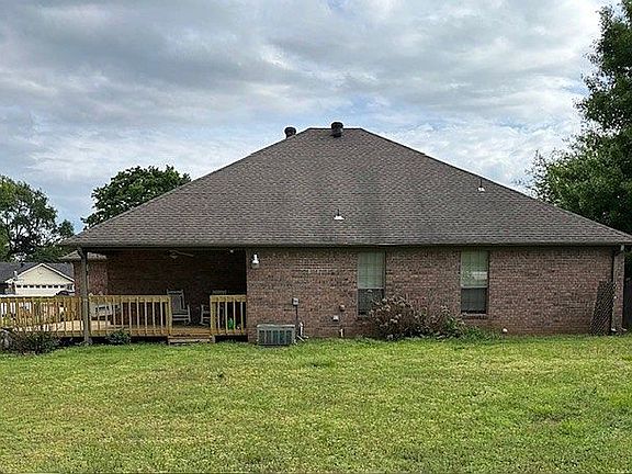 2nd image of 2120 Shade Tree Dr