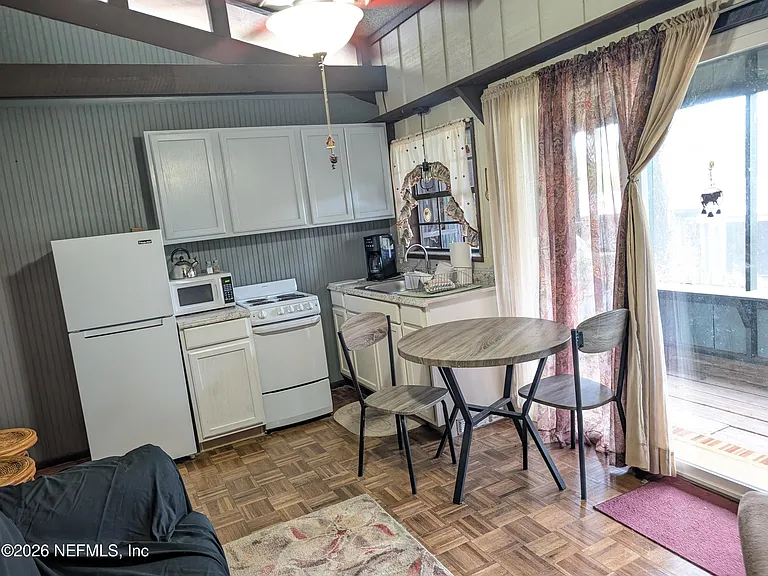 183 Sherman Drive Cir #B — Photo 5