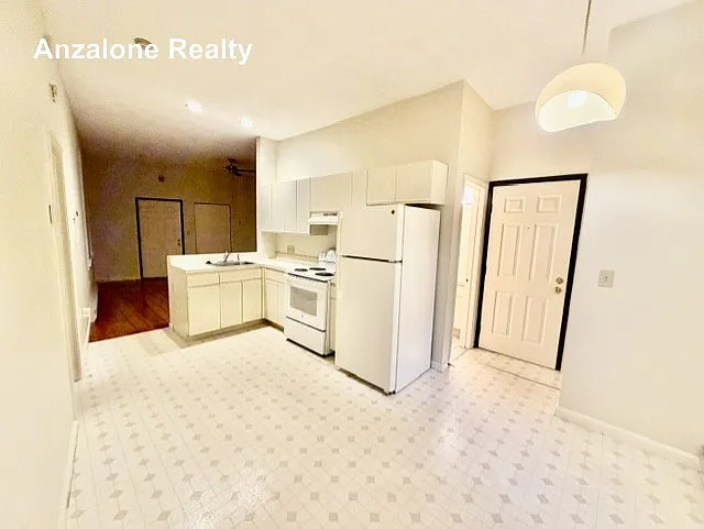 26 Beacon St #5 — Photo 1