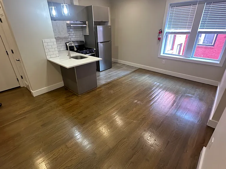535 Hawthorne Ave #203C — Photo 6