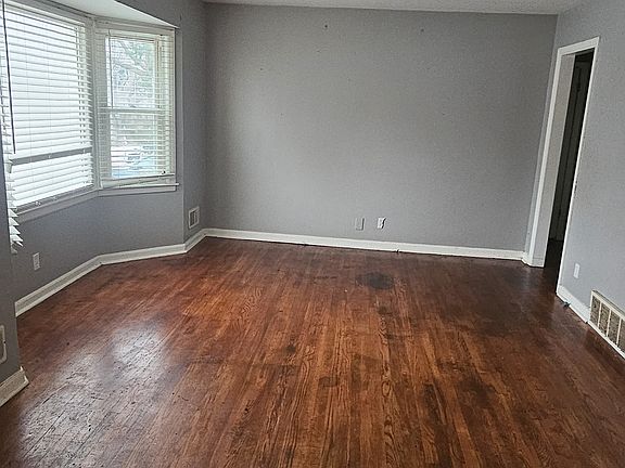 2nd image of 10116 Bellaire Ave