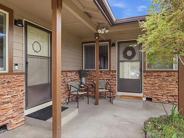 149- 1735, 1737 NE Wichita Way — Photo 8