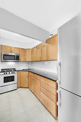Sold by Bond New York | media 4
