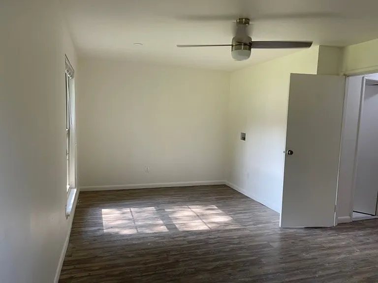 University Park Apartments near Cornell University — Photo 254
