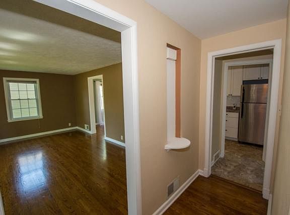 2nd image of 205 E Farneman St