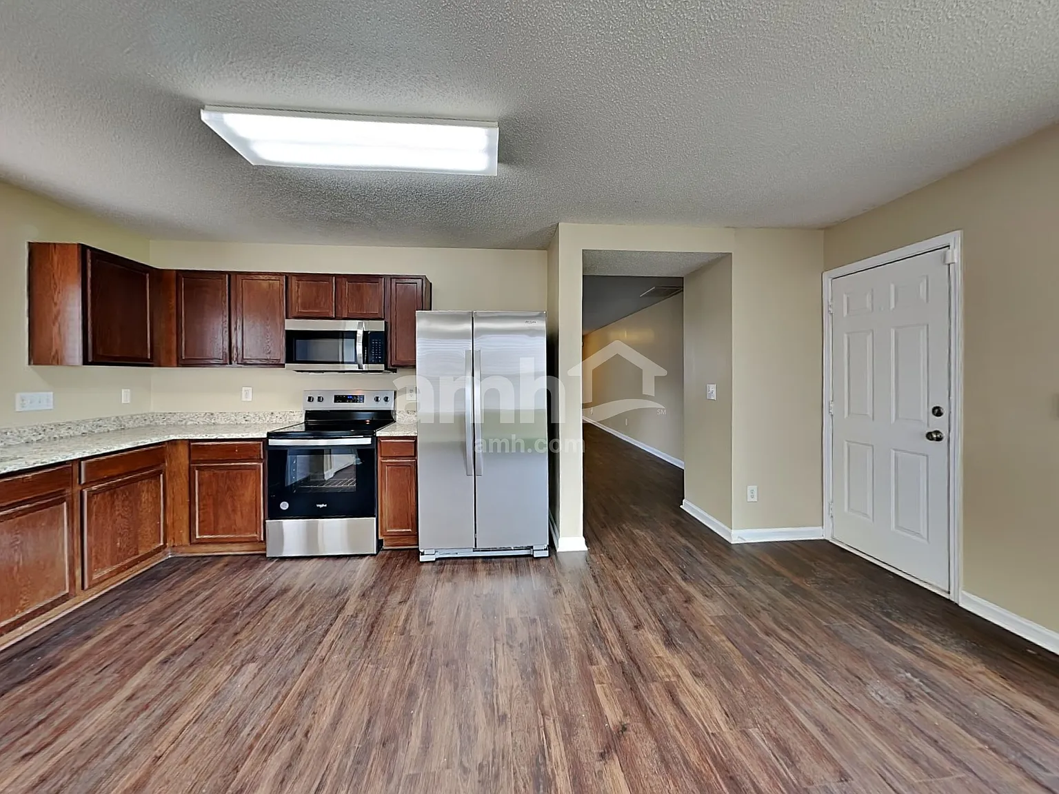 4 bed, 2.5 bath, 2023 sqft, $1,955 — Photo 4