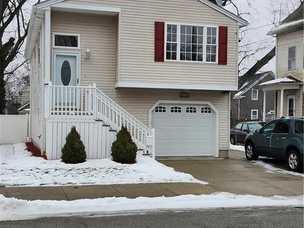 94 Cleveland St, Pawtucket, RI 02860