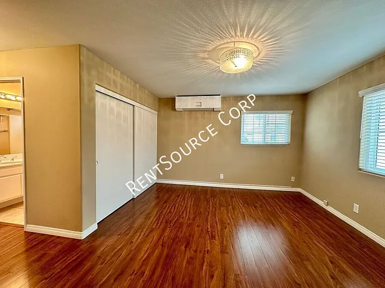 25823 Dickens Ct — Photo 11