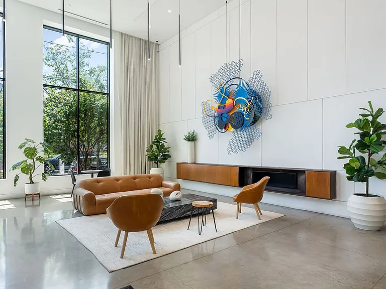 372 9th Luxury Rentals — Photo 17