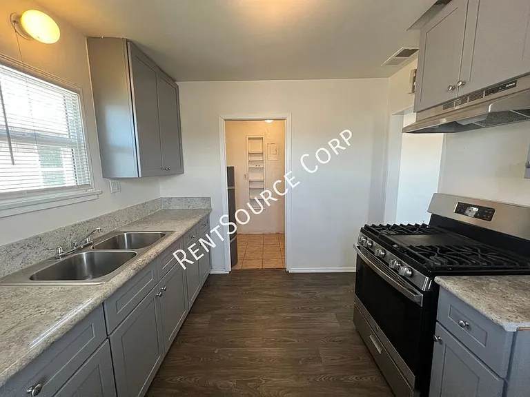100 E Fredricks St #V — Photo 11