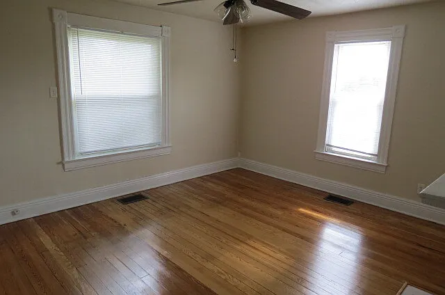 3 bed, 1.5 bath, 1600 sqft, $1,600 — Photo 4
