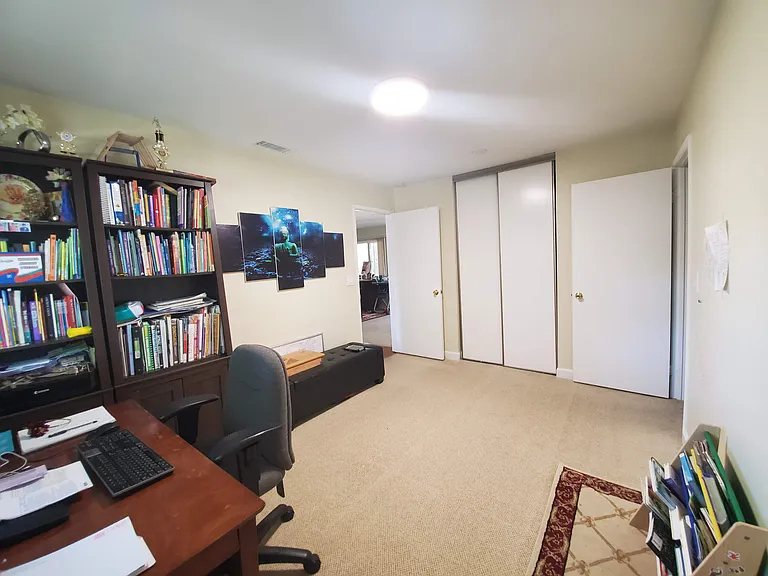 Third bedroom. Two entrances.